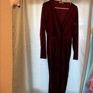 Chic Velvet Long Sleeve Dress in Deep Red